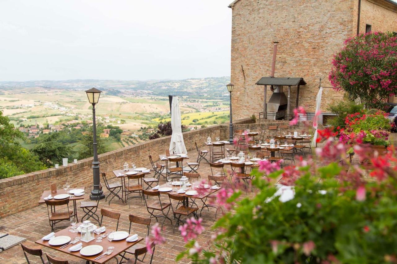Castello Di Montegridolfo Spa Resort Exteriör bild